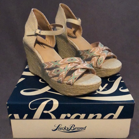 NEW LUCKY BRAND WEDGE SANDAL SIZE 8 - Picture 1 of 9